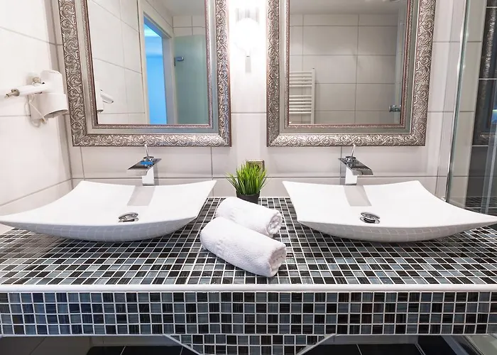 Bavaria Muenchner Hof Superior Hotel 3*