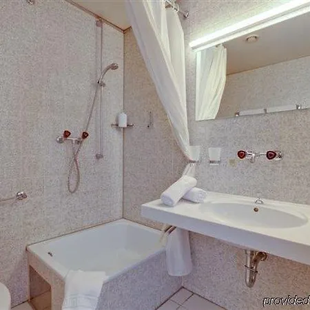 Bavaria Muenchner Hof Superior מלון